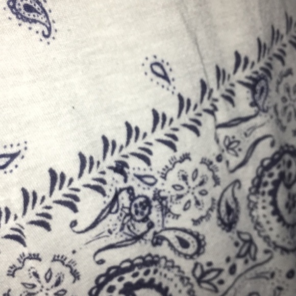 Patterned v neck shirt - Picture 3 of 5